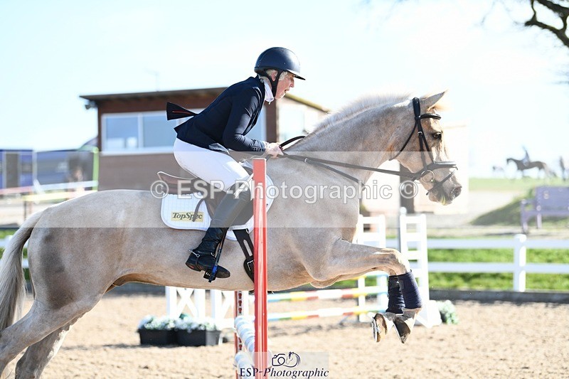 250330-103530-06181 - Cls 32 British Novice and 90cm