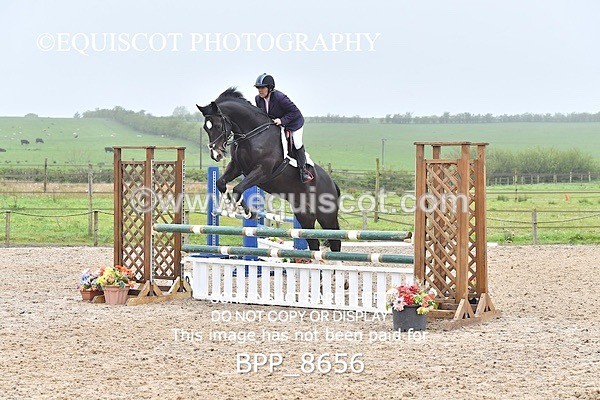 BPP_8656 - CLASS 24 SUN Senior BritiNovice/ 90cm Open