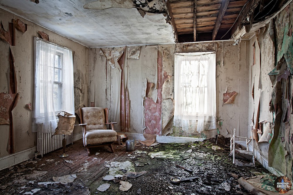 Catskill Game Farm (Catskill, NY) | Sitting Room - Catskill Game Farm