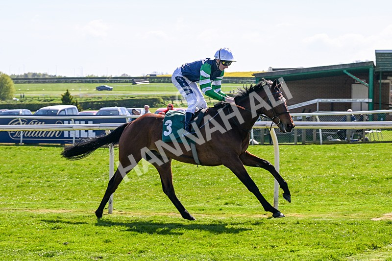 220426-Race 3-Cranachan-0325 - Race 3