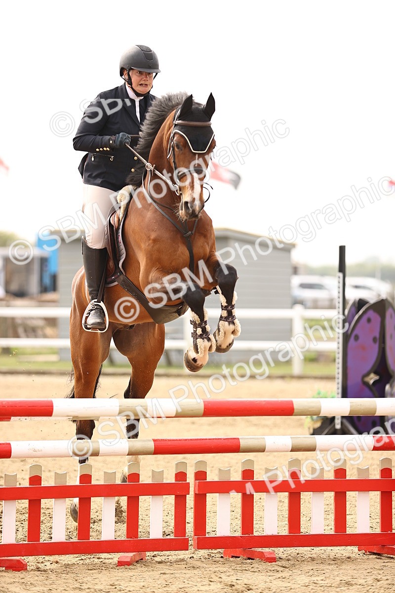  - Class 15 - Senior British novice - 90cm