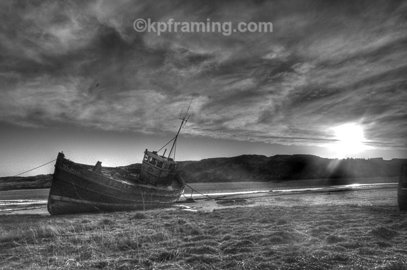 realt na mara sun rise bw - local fishing boats of donegal