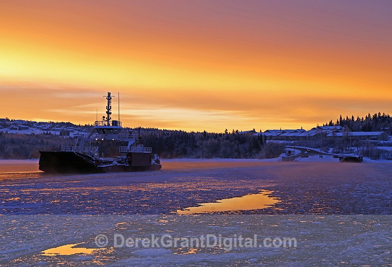 Frozen Dawn - Winterscape