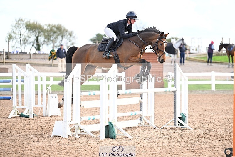 251022-130312-00474 - Cls 4 Snr Newcomers 1.10m