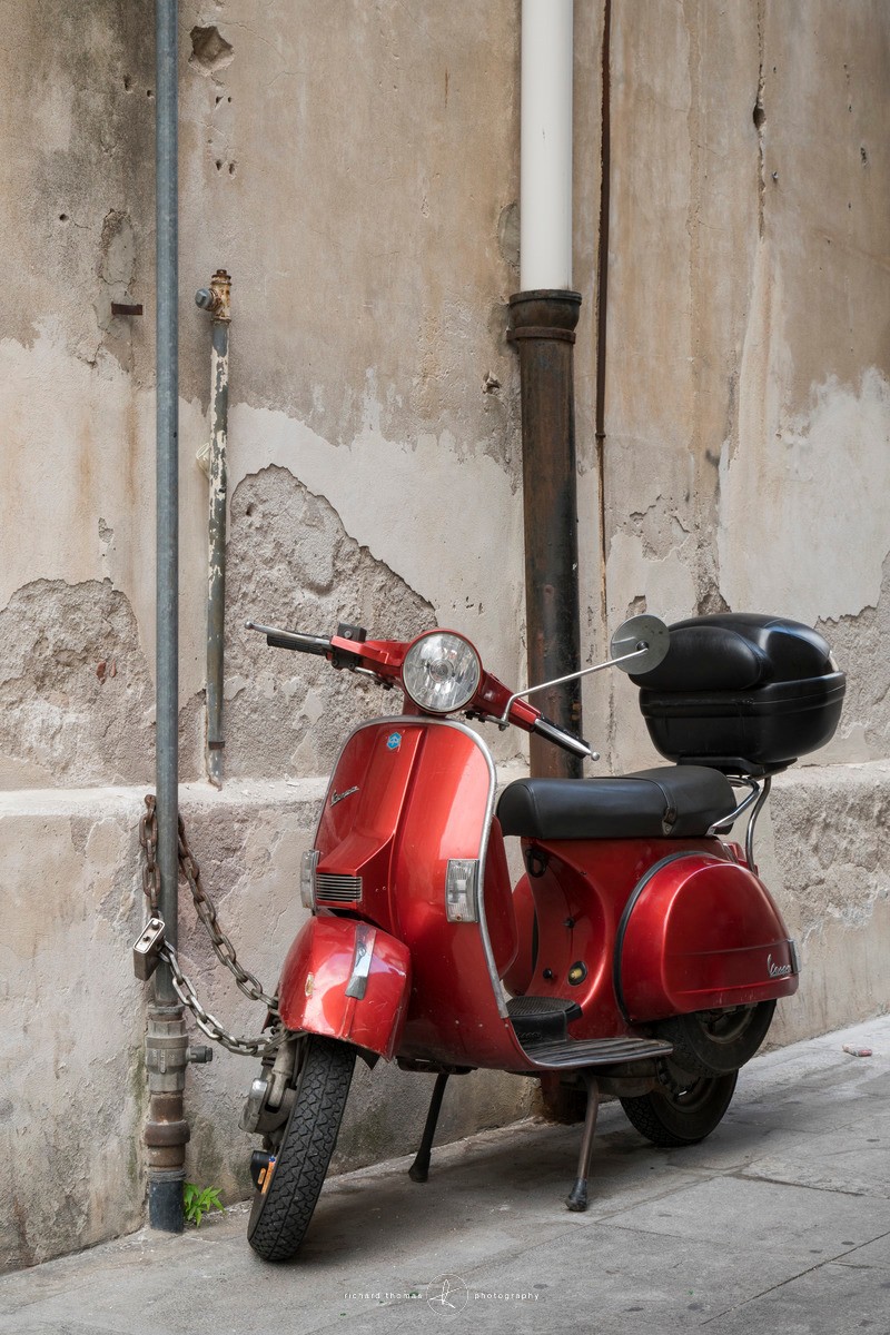 Luggage for two - Red Vespa scooter, Palermo, Sicily, Italy - Veicoli d’Italia