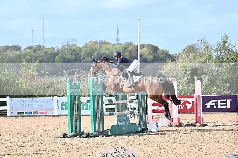 261014-131700-00614 - Cls  05 Snr Newcomers & 1.10m Open