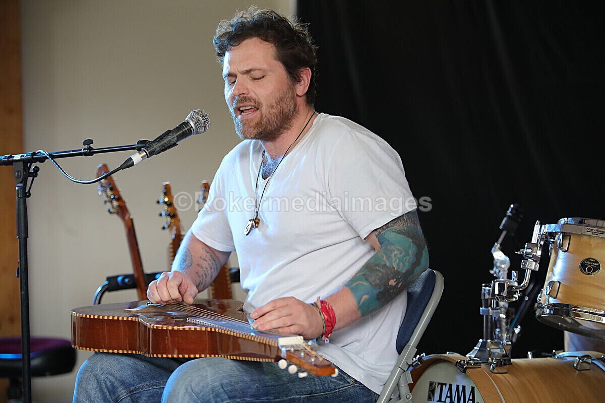 FOLK N BLUES-206 - FOLK and BLUES SEPT 2022