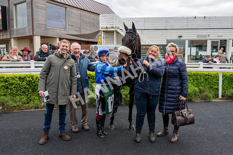 110526-Race 1-Filey Beach-6661 - Race 1 2.30pm Racing Welfare Reminiscence Day Apprentice Handicap