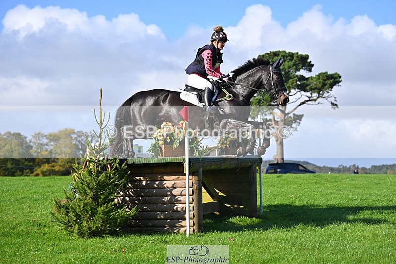 241025-103516-06590 - 002-Ellie.Fredericks-BRITANNIA'S.OLIVE