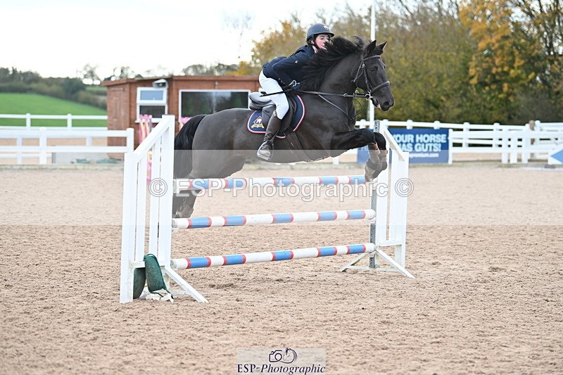 231119A-114735-05510 - Sun Cls 5 Newcomers & 1m Open