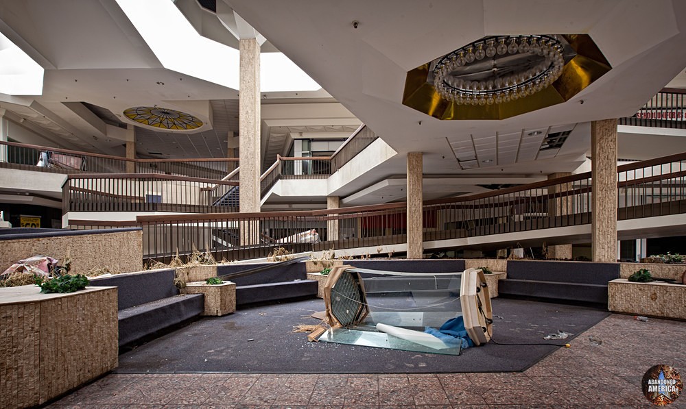 Randall Park Mall (North Randall, OH) | Destroyed Display Case - Randall Park Mall