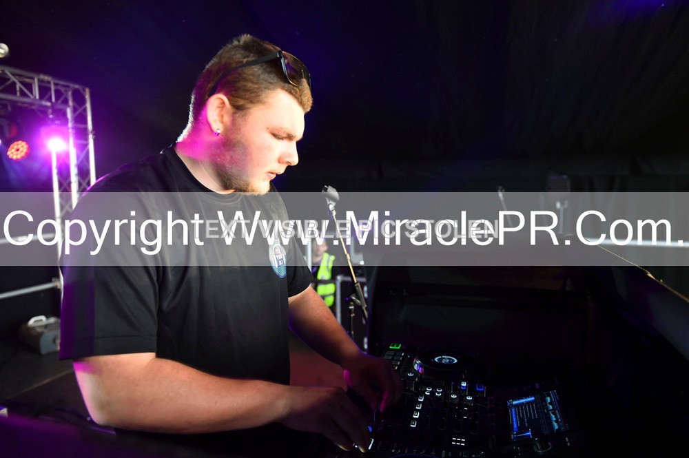 SH4_9967 - Tj the DJ