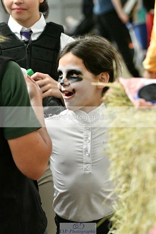 230804A-095404-01533 - Stable Shots