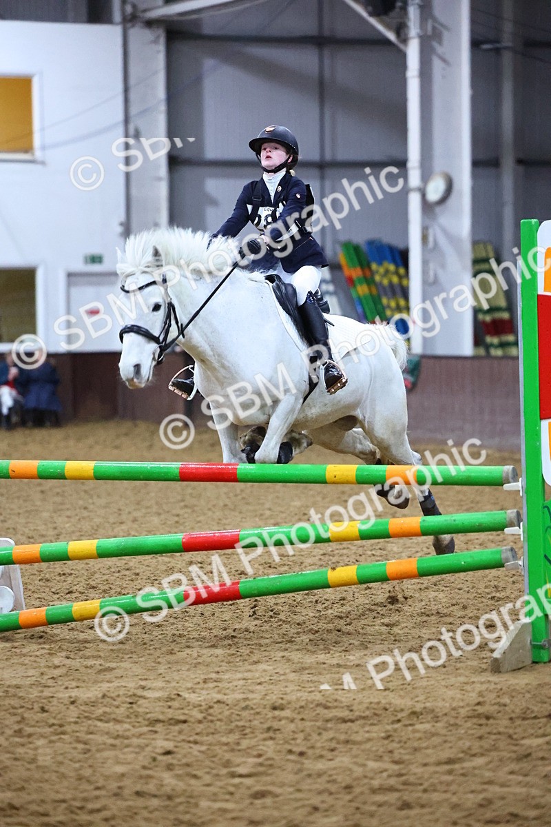 SBM_002674 - Class 6 - Holly & Ivy Stakes - 90cm