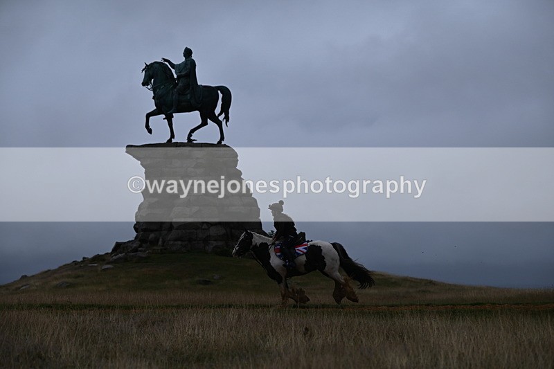 DSC_1943 - Time at Statue 12:13 to 12:32