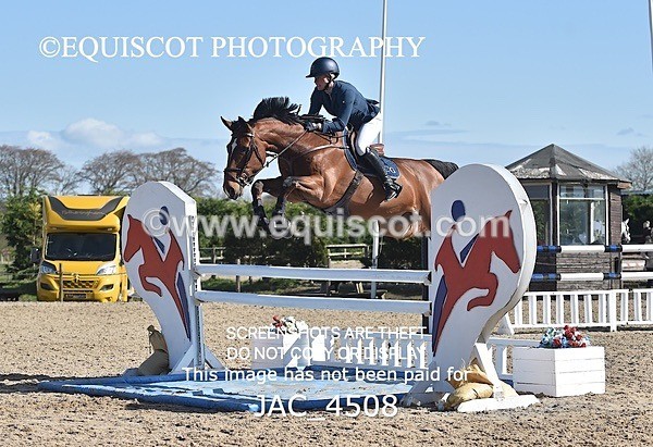 JAC_4508 - CLASS 11 SAT Andrew Hamilton Coach, RHS Foxhunter Championship Qualifier