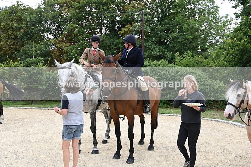 WJ6_3551 - Berks & Bucks - The Old farmhouse - Hound Exercise 20-08-25