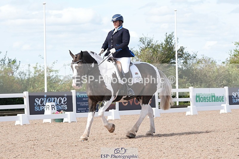 250906-135213-03412 - 106-Lucy.HamblettGalliano.Gold.Dust