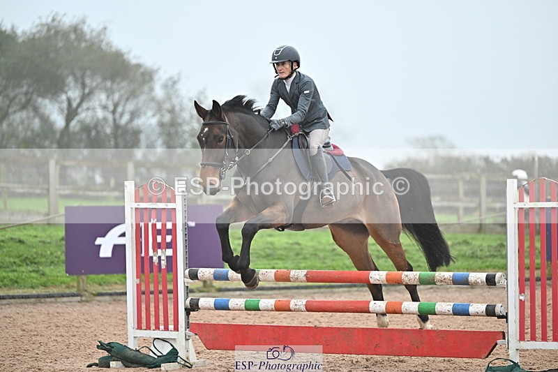 241103A-104319-06726 - SUN Cls 18 British Novice and 90cm Open