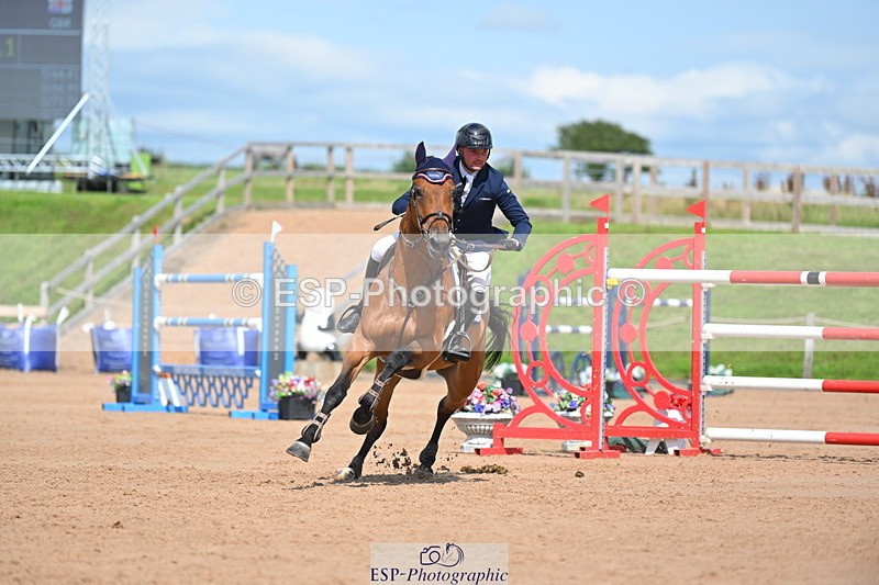 230721A-160536-07606 - Cls 10, 2 Star Big 1.45m Start to break