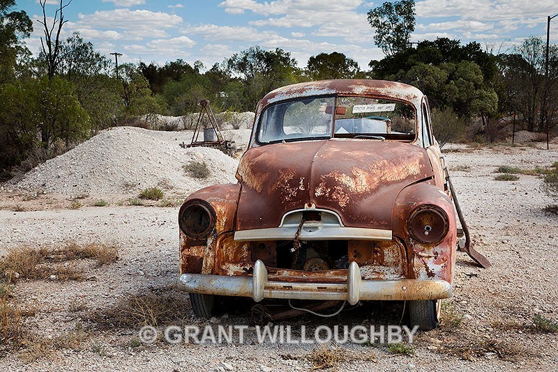Lightening Ridge car wreck - Australia