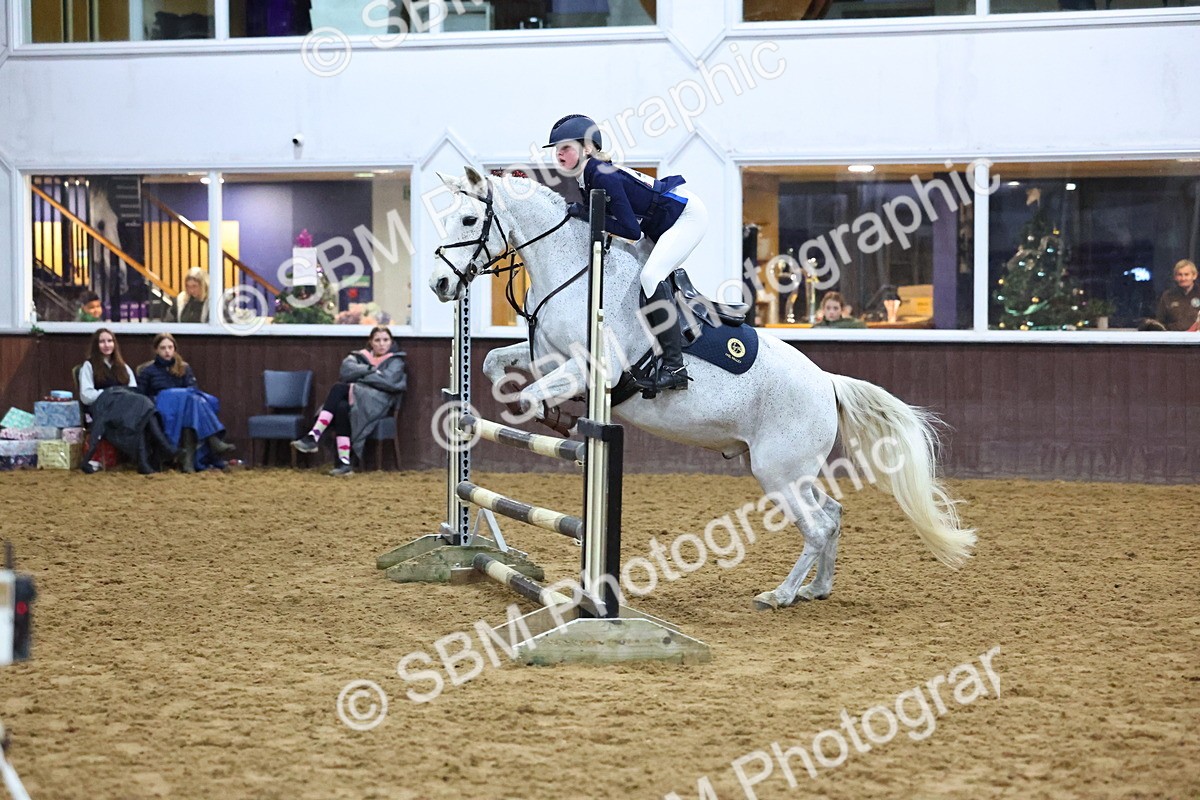 SBM_002781 - Class 6 - Holly & Ivy Stakes - 90cm