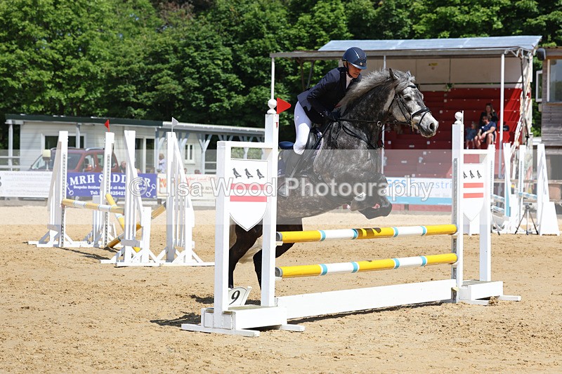 3E7A9521 - Class 8: Senior 80cm