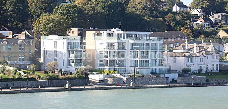 141007 COWES SEAFRONT WT7A8007 - Waterside Property