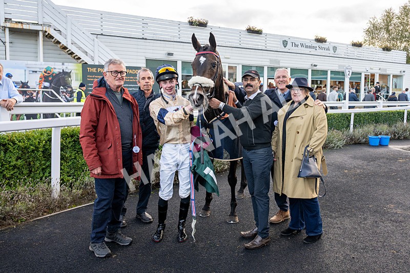 171026-Race 8-Gentle Warrior-8766 - Race 8 5.15pm Go Racing In Yorkshire Future Stars Apprentice Handicap