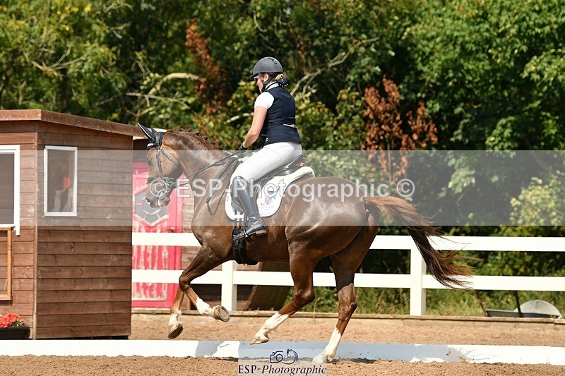 250817-130324-09816 - 214-Verity.PerryVogue