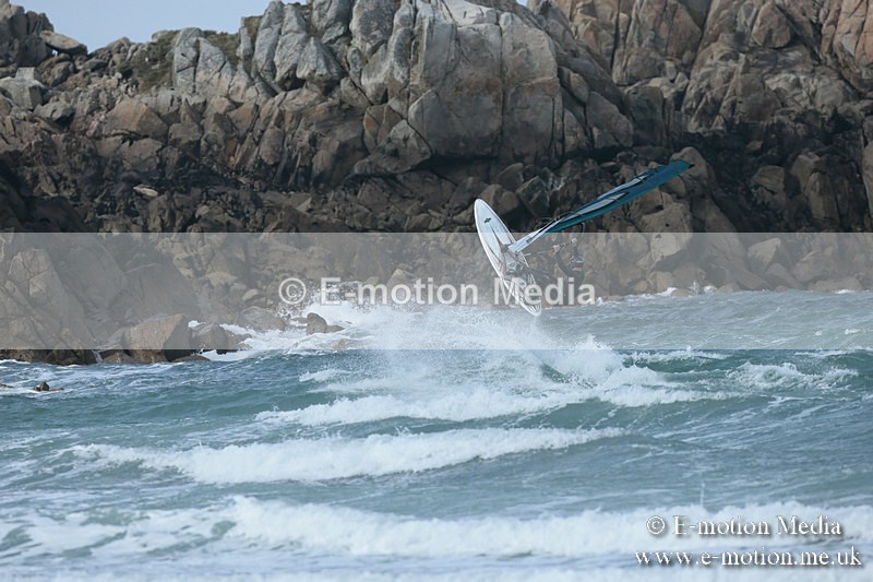 WS 020413-174 - Windsurfing