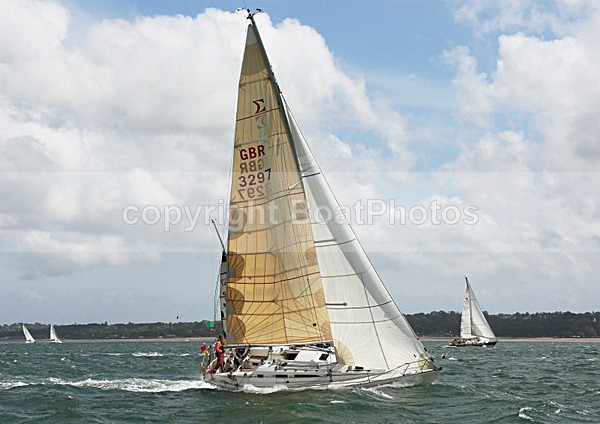 120630 GBR3297 WT7A3205 - ROUND THE ISLAND RACE - 30th June 2012