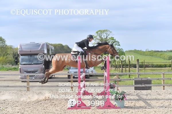 BPP_3999 - CLASS 9 - FRI - Senior Newcomers/ 1.10m Open