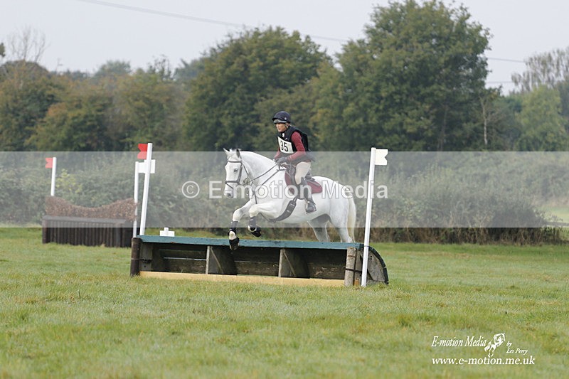 WWHT 171021 0642 - Novice Restricted (0.80m)  17/10/21