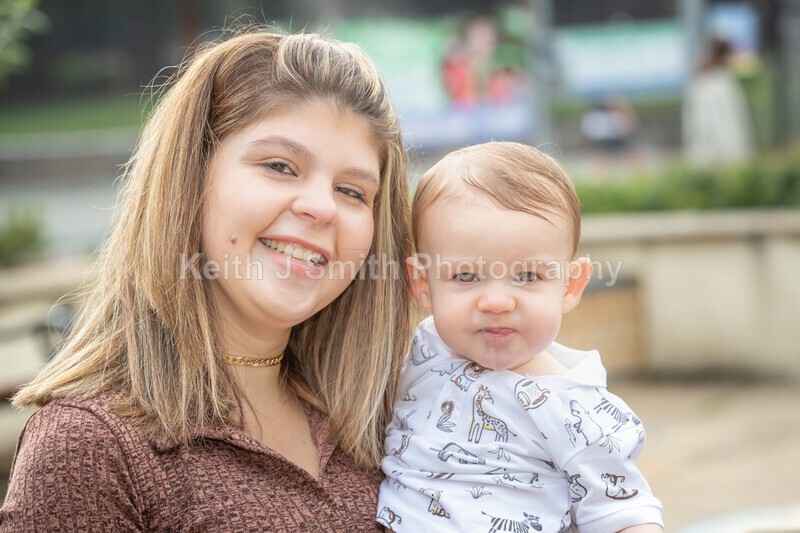 2KJS0933 - Jannie & Kristen family