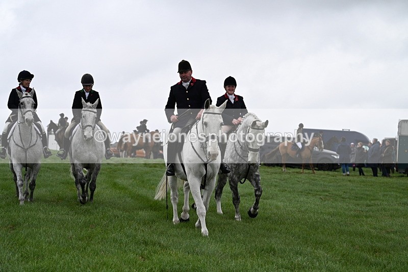 WJ7_8742 - Meet Staff & Hounds