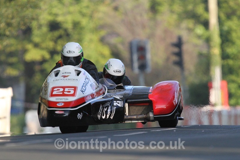 IMG_5521 - Thursday Practice - TT 2013 Side Car