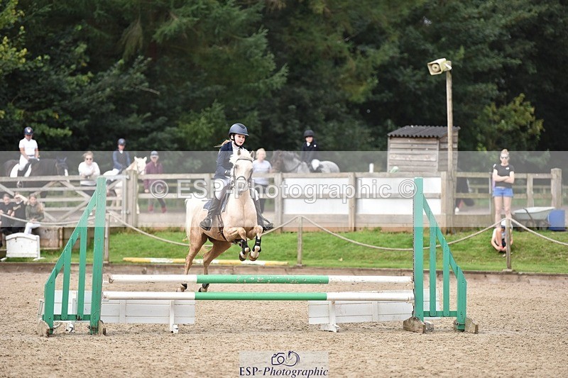 240802-101226-00735 - 70cm Round 1