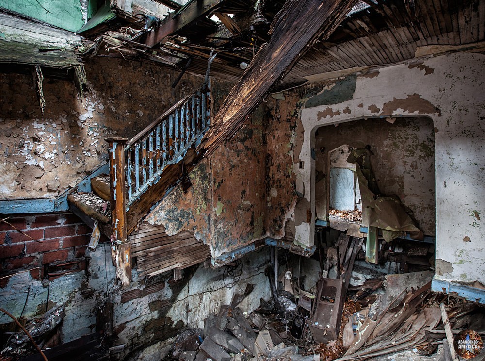 Abandoned Lincoln Way (Clairton, PA) | Collapsed Living Room - Lincoln Way