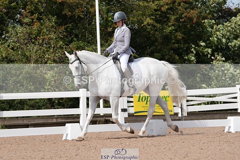 250906-122750-02352 - 070-Charlotte.DoreyDeards.Silver.Bounce