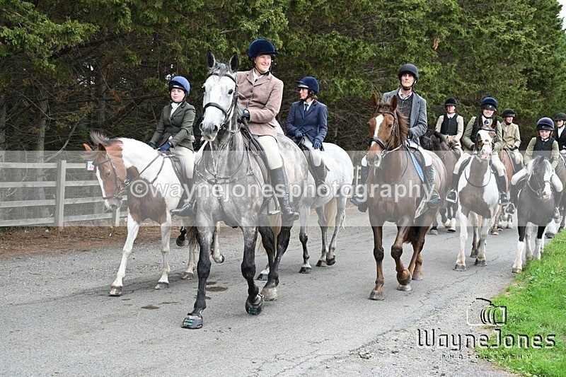WJ7_1268 - Berks & Bucks Hound Exercise Blewbury 13-09-26
