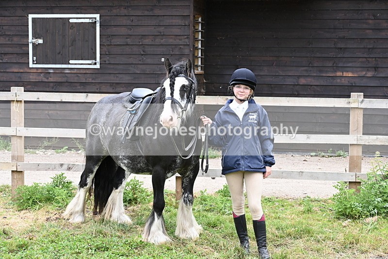 WJ6_2889 - Berks & Bucks - The Old farmhouse - Hound Exercise 20-08-25