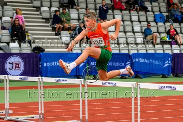 Age25SUN-910372 - Track Male