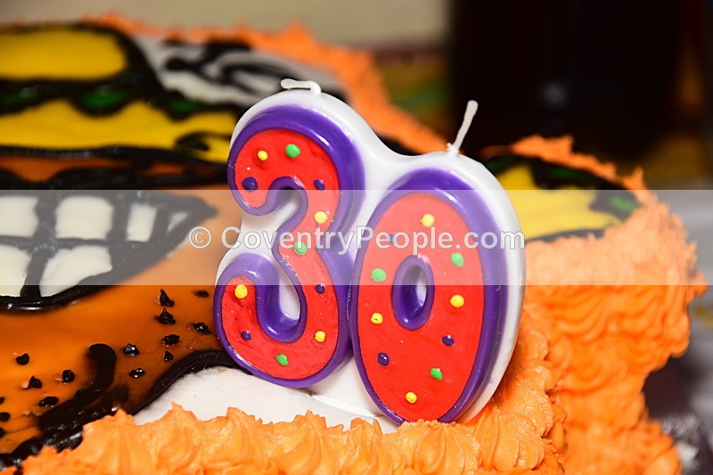 LEE-080 - Lee's 30th