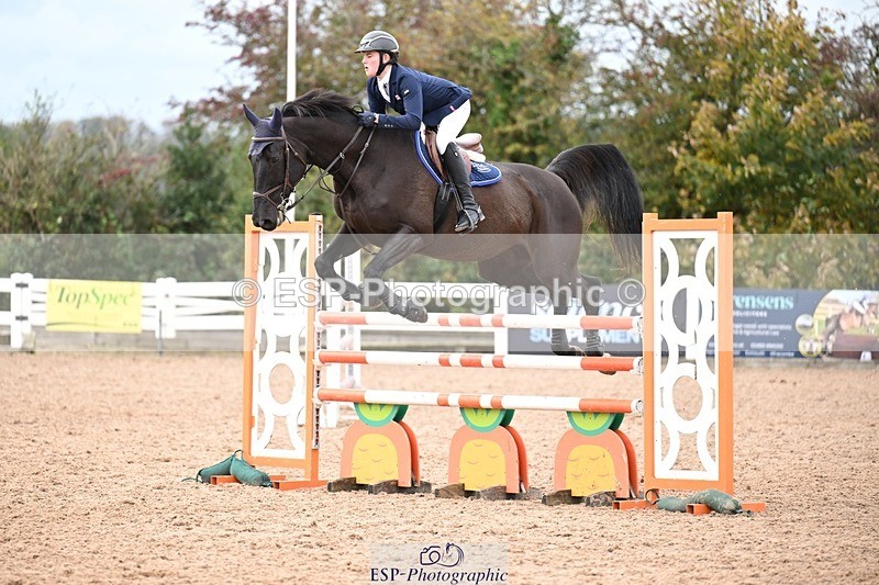 251022-142326-00645 - Cls 6 Snr Foxhunter 1.20m