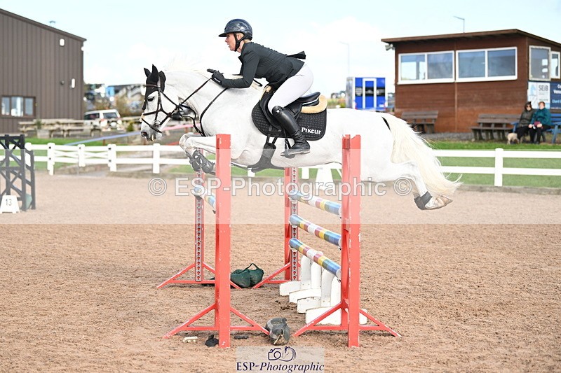 241023A-141201-00985 - Cls 4 Newcomers and 1.10m Open