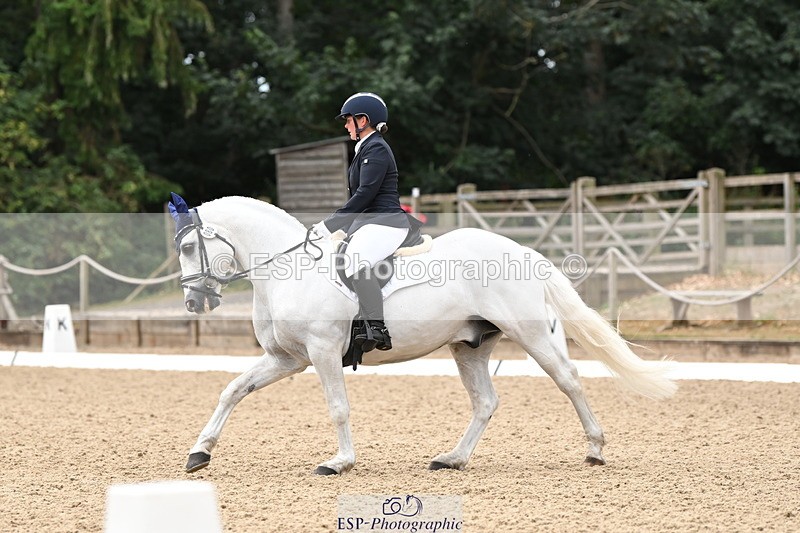 250808A-110318-00560 - 080-Becky.AndrewsTyan.Talk.of.the.town