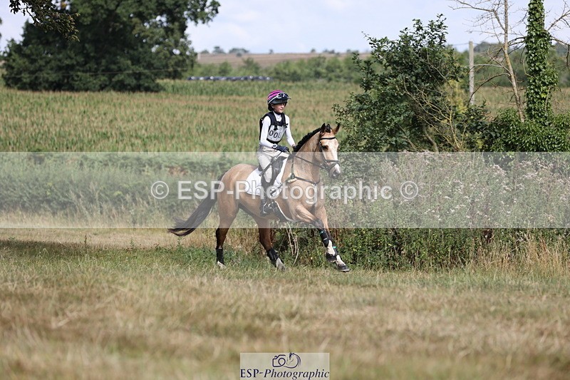 250802A-103542-00923 - A-008-Sophia.Vestey-BURDAL.DUKE