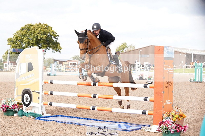 241004A-125806-00507 - Fri 03 Snr Newc & 1.10m Open