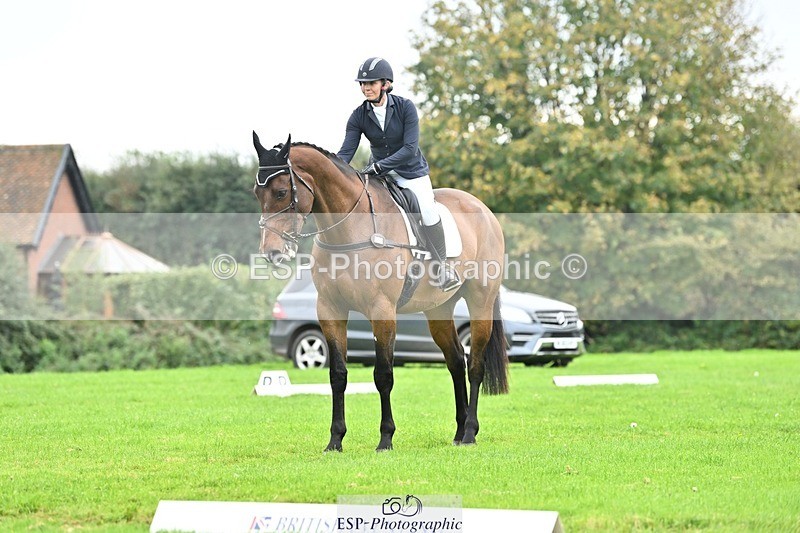 241024-143206-04338 - 582-Courtney.Romcke-JD.ON.THE.ROCKS